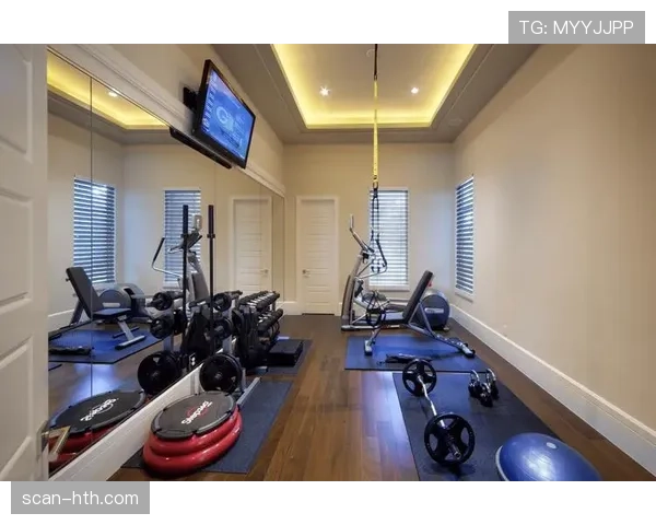 蒋圣龙家里那个健身房，比我们小区会所还贵吧